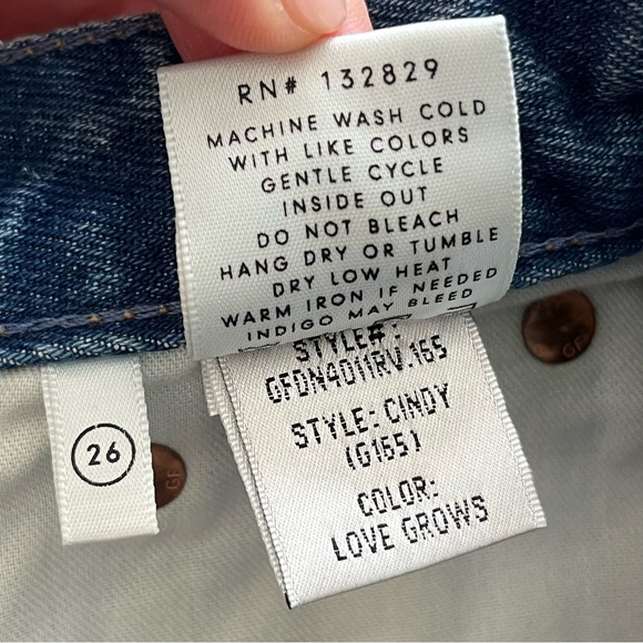 GRLFRND Cindy High-Rise Denim Short in Love Grows Size 26 Trendy Stylish - Picture 6 of 9